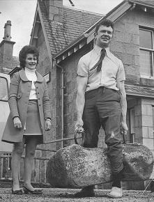 Jack Shanks lifts the Dinnie Stones in 1972.